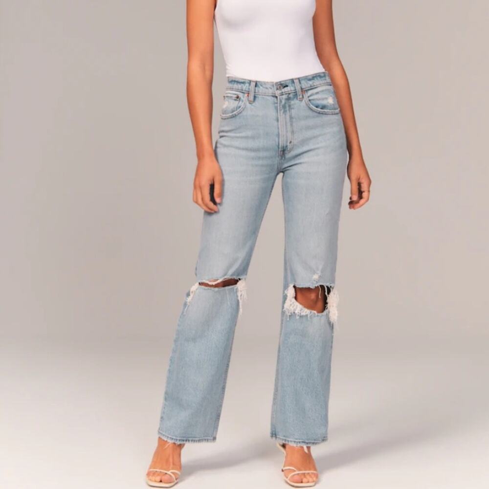Abercrombie 90’s Relaxed High Rise Blow Out Knees Jeans